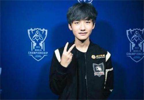 繁地出现在
